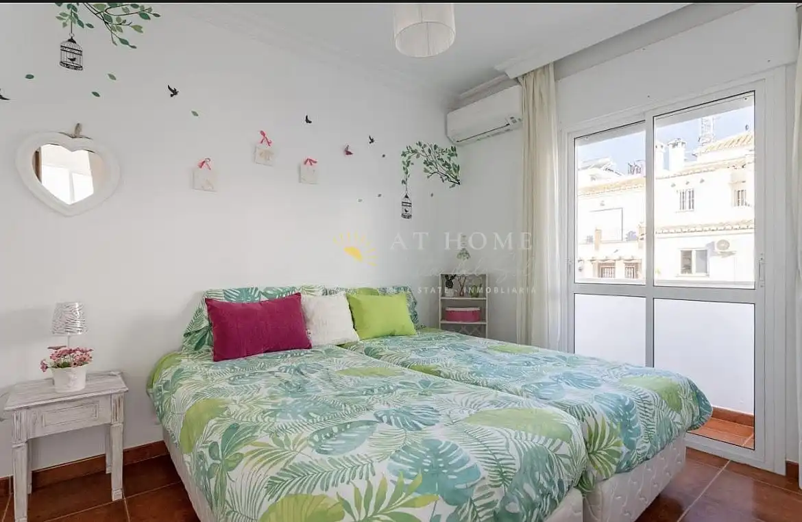 Habitación de Casa o chalet en venta en Nerja con Terraza, Piscina y Horno