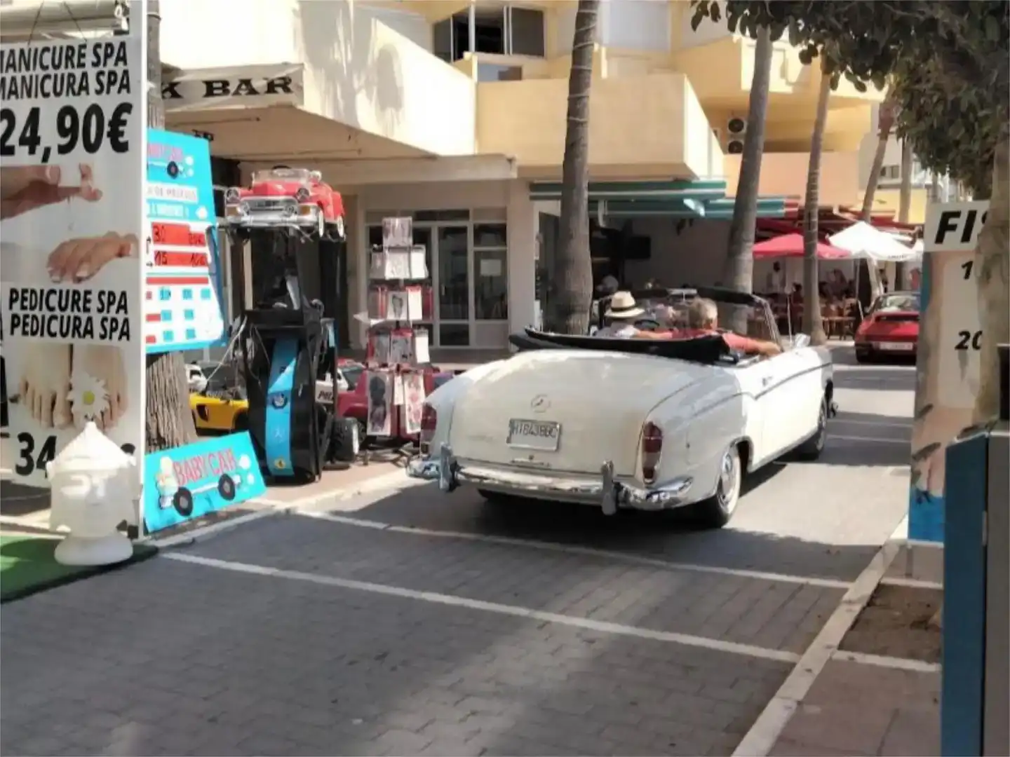 Vista exterior de Local de alquiler en Marbella Centro