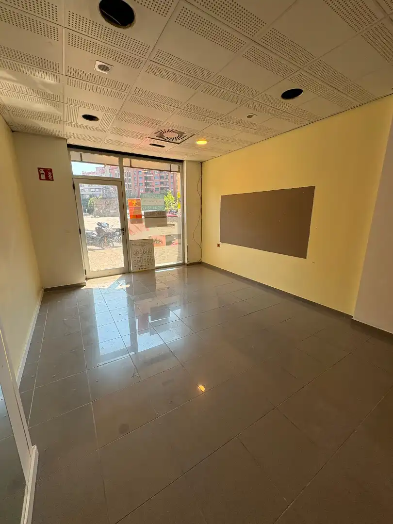 Commercial properties for rent in Girona  with Air Conditioner and Parquet flooring