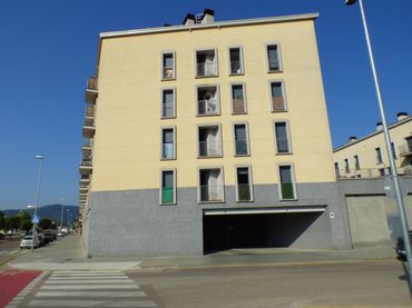 Parking avec ascenseur à vendre à Paper