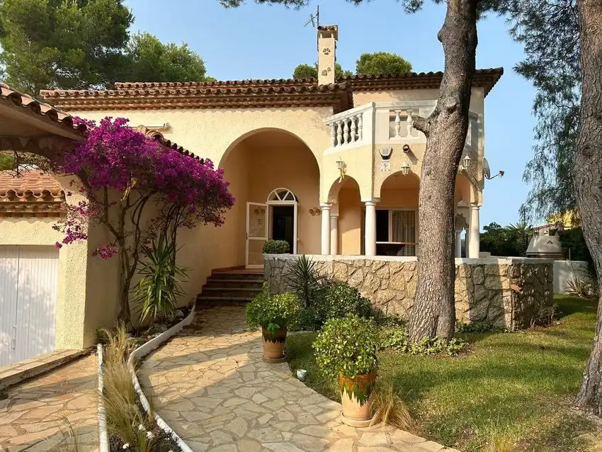 Vista exterior de Casa o chalet en venta en Mont-roig del Camp con Trastero