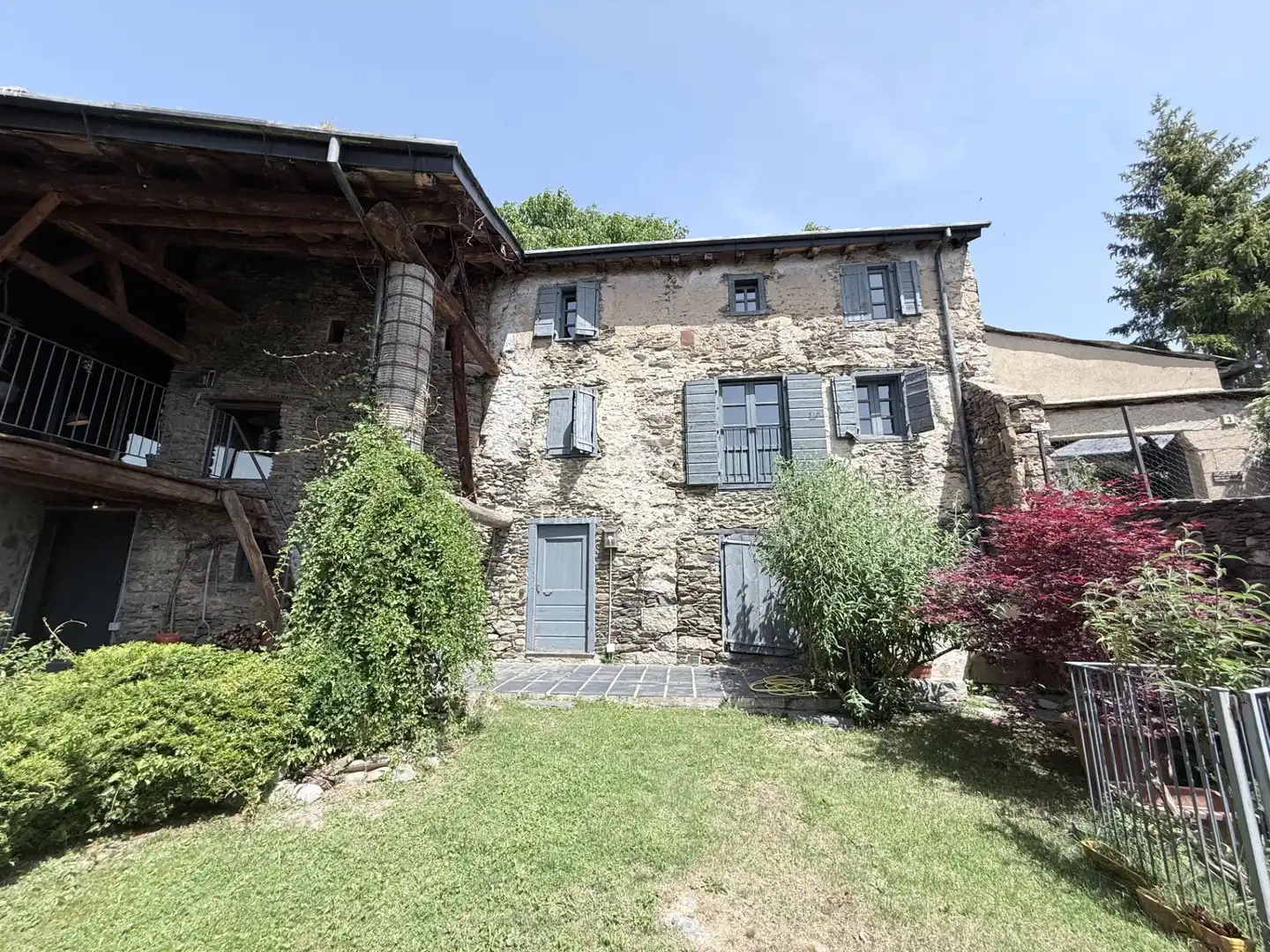 Vista exterior de Finca rústica en venda en Guils de Cerdanya amb Jardí privat i Traster