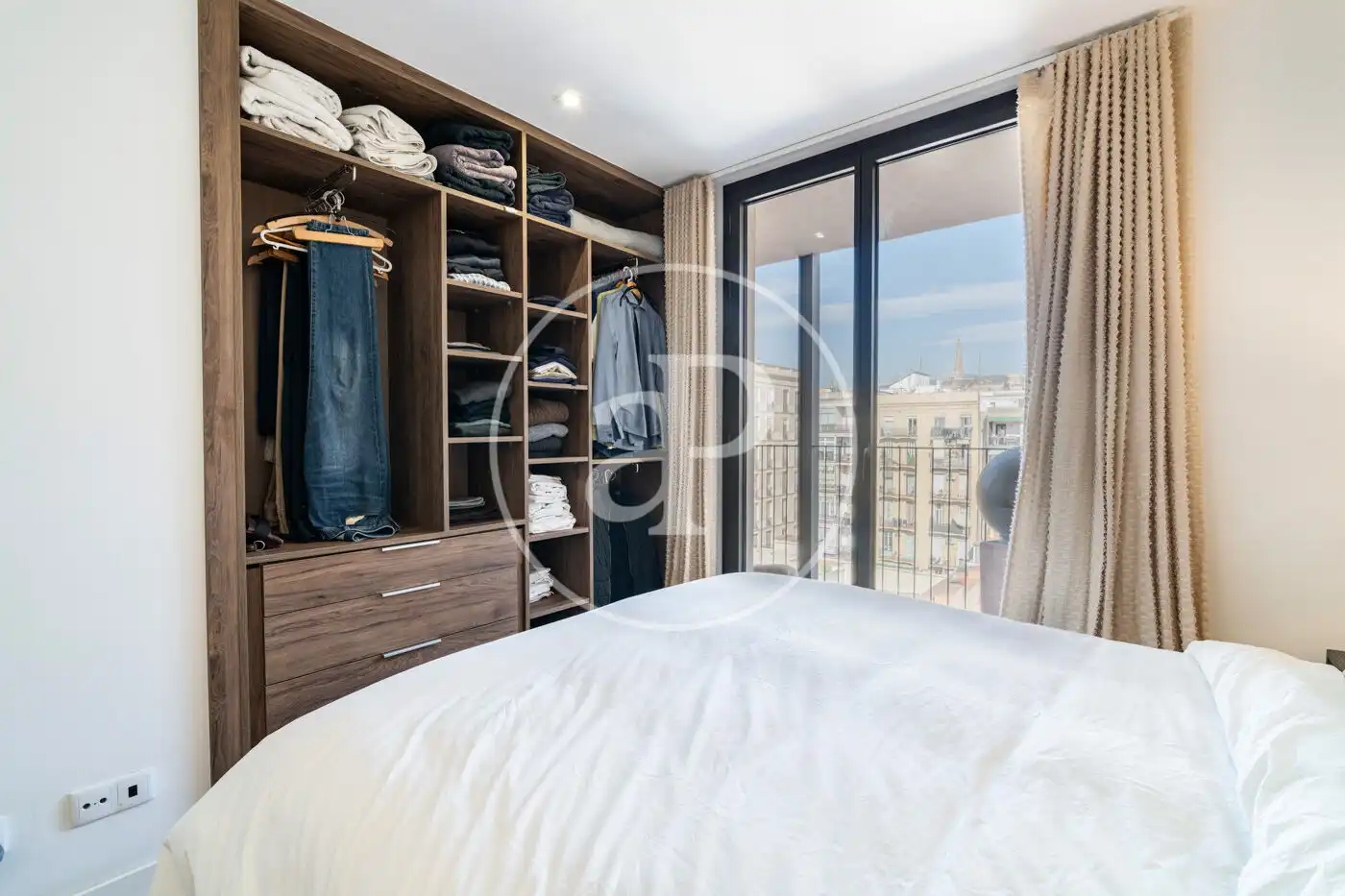 Schlafzimmer von Dachboden zur Miete in Barcelona mit Klimaanlage, Heizung und Terrasse