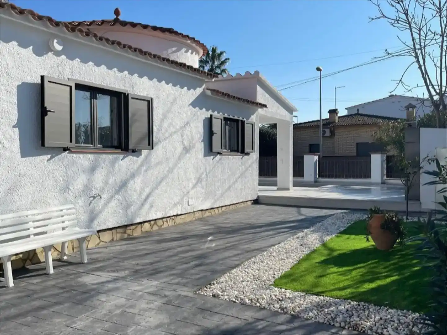 Vista exterior de Casa o chalet de alquiler en Empuriabrava con Aire acondicionado, Jardín privado y Piscina