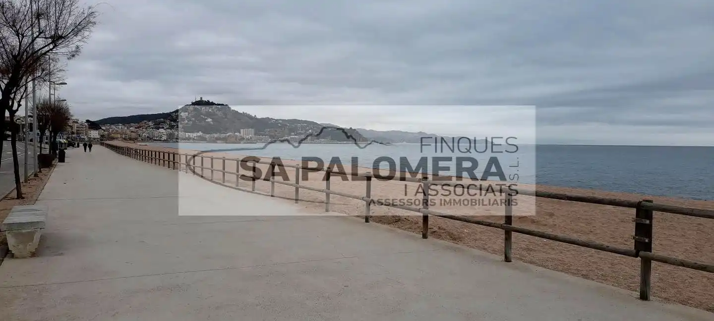 Vista exterior de Pis en venda en Blanes amb Aire condicionat, Balcó i Piscina comunitària