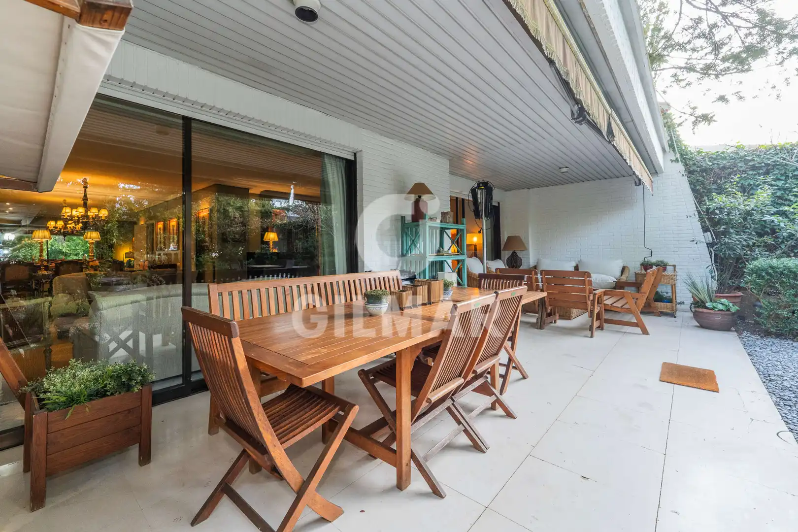 Terrasse von Einfamilien-Reihenhaus zum Verkauf in La Moraleja mit Klimaanlage, Heizung und Privatgarten