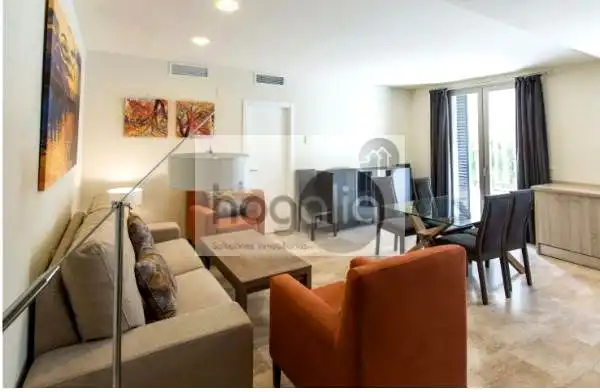 Sala d'estar de Pis de lloguer en Sevilla amb Aire condicionat, Terrassa i Moblat