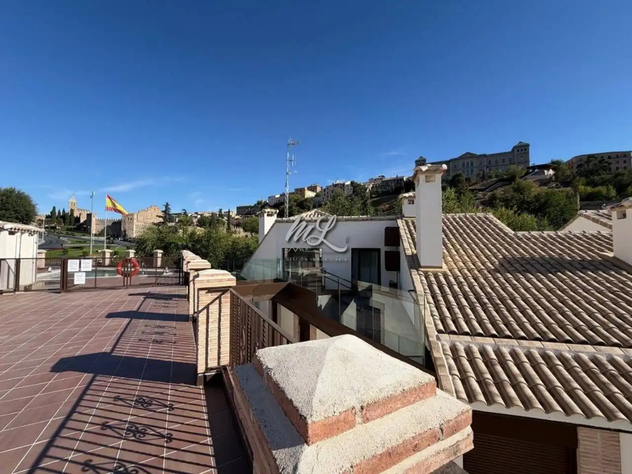 Vista exterior de Dúplex en venda en Toledo amb Calefacció, Traster i Piscina comunitària