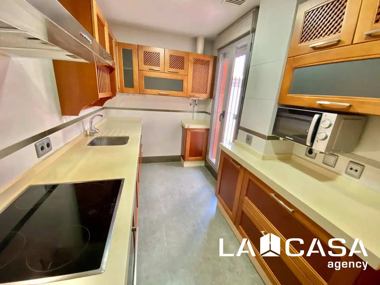Wohnung zur Miete in Calle BOTICA, Arenal - La Pólvora