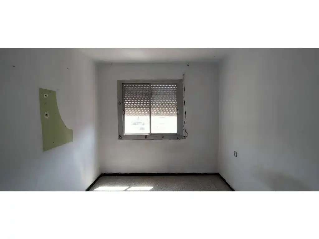 Bedroom of Flat for sale in Girona