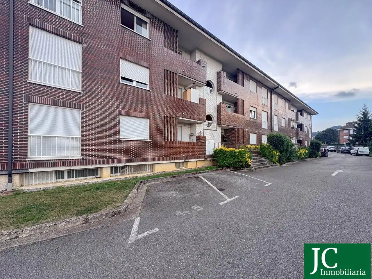 Vista exterior de Apartament en venda en Bárcena de Cicero amb Calefacció, Parquet i Terrassa