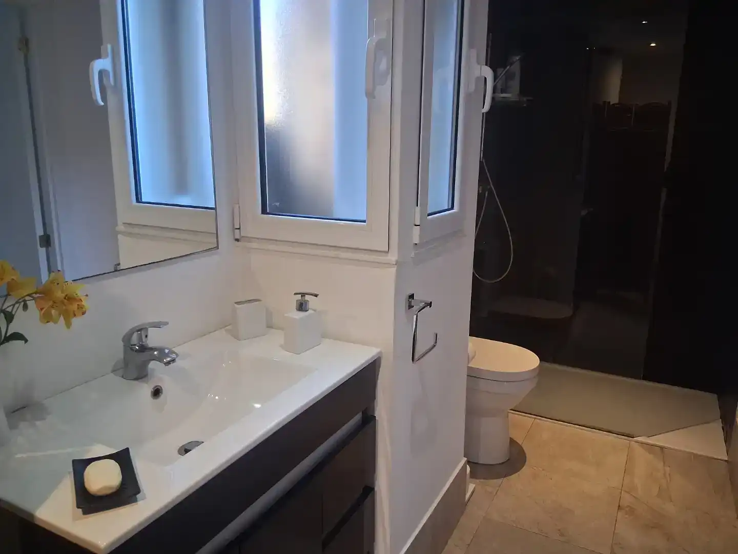 Bany de Apartament de lloguer en Ribadesella amb Parquet, Moblat i Forn