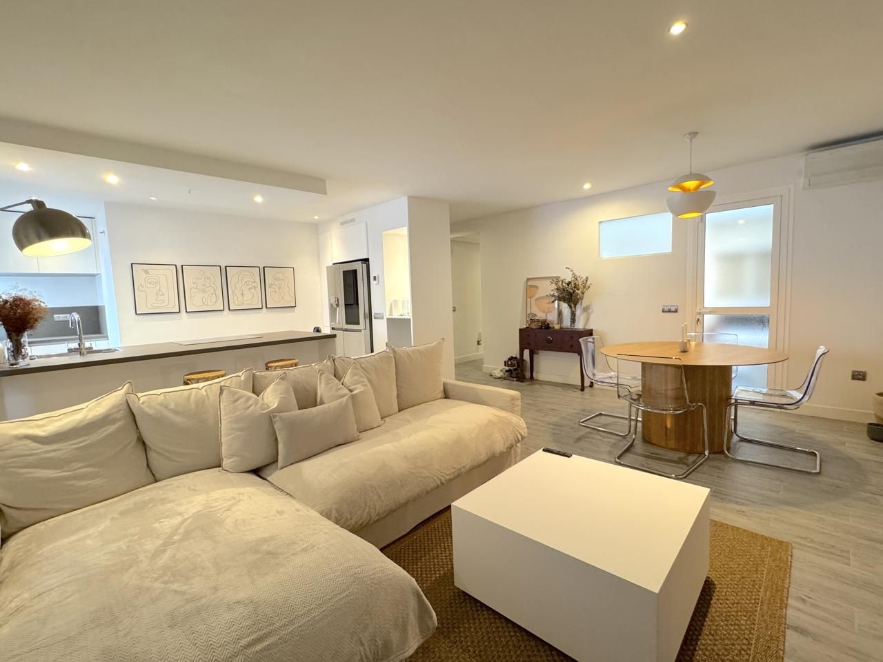 Sala de estar de Piso de alquiler en  Santa Cruz de Tenerife Capital con Aire acondicionado y Amueblado