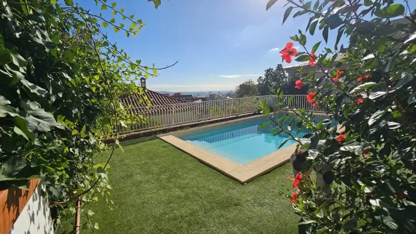 Piscina de Casa o xalet en venda en Barcelona amb Aire condicionat, Calefacció i Jardí privat