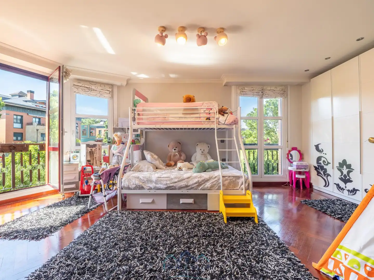 Habitación de Dúplex en venta en Irun  con Calefacción, Terraza y Balcón