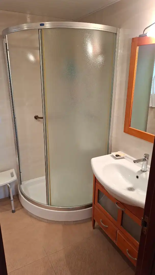 Bathroom of Flat for sale in Cornellà de Llobregat  with Air Conditioner, Terrace and Furnished