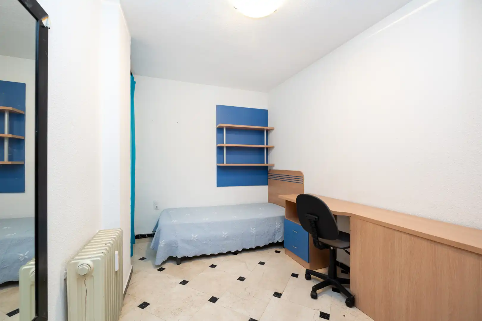 Schlafzimmer von Wohnung zur Miete in Granada mit Heizung, Möbliert und Ofen
