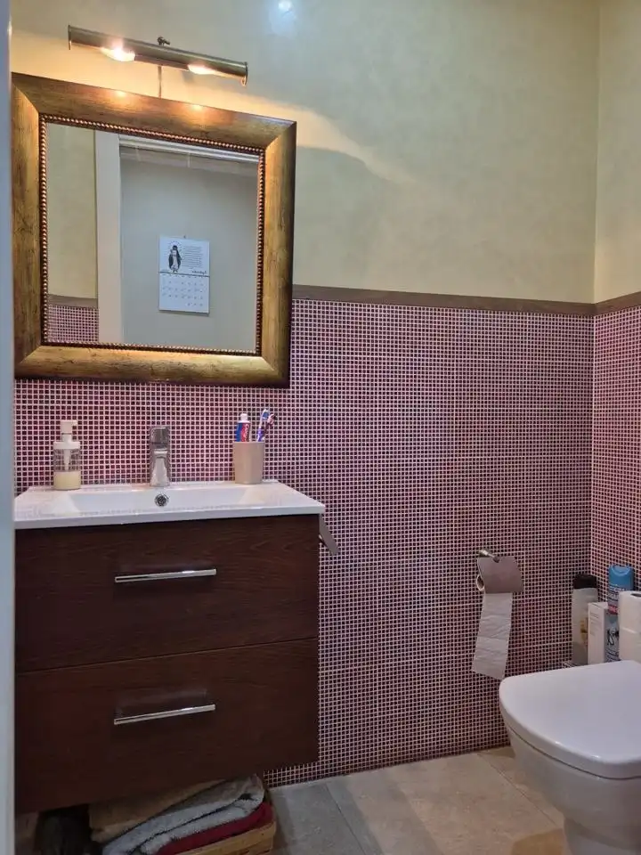 Baño de Piso de alquiler en Lucena con Aire acondicionado, Terraza y Amueblado