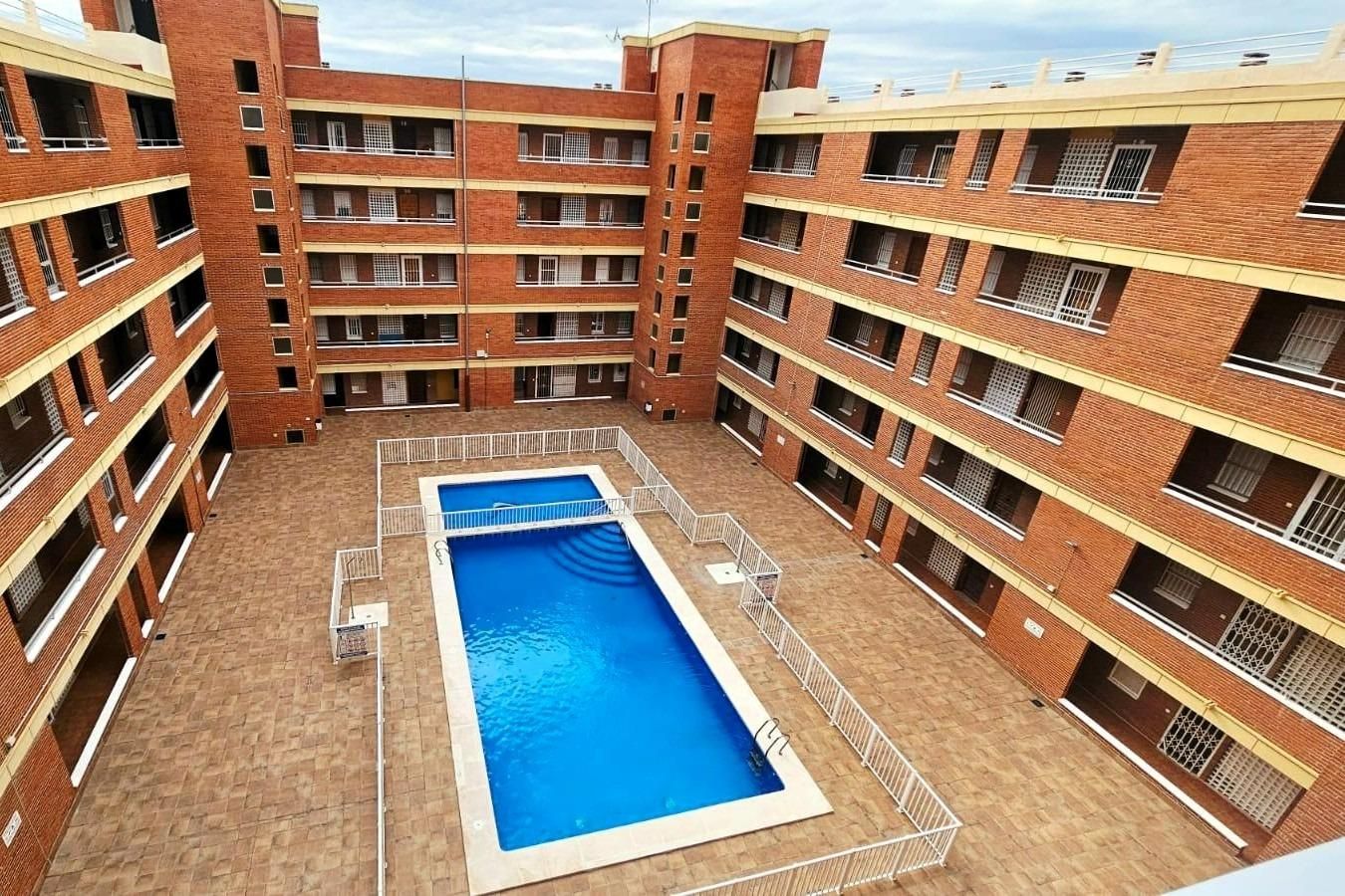 Piscina de Ático en venta en Torrevieja con Aire acondicionado y Amueblado