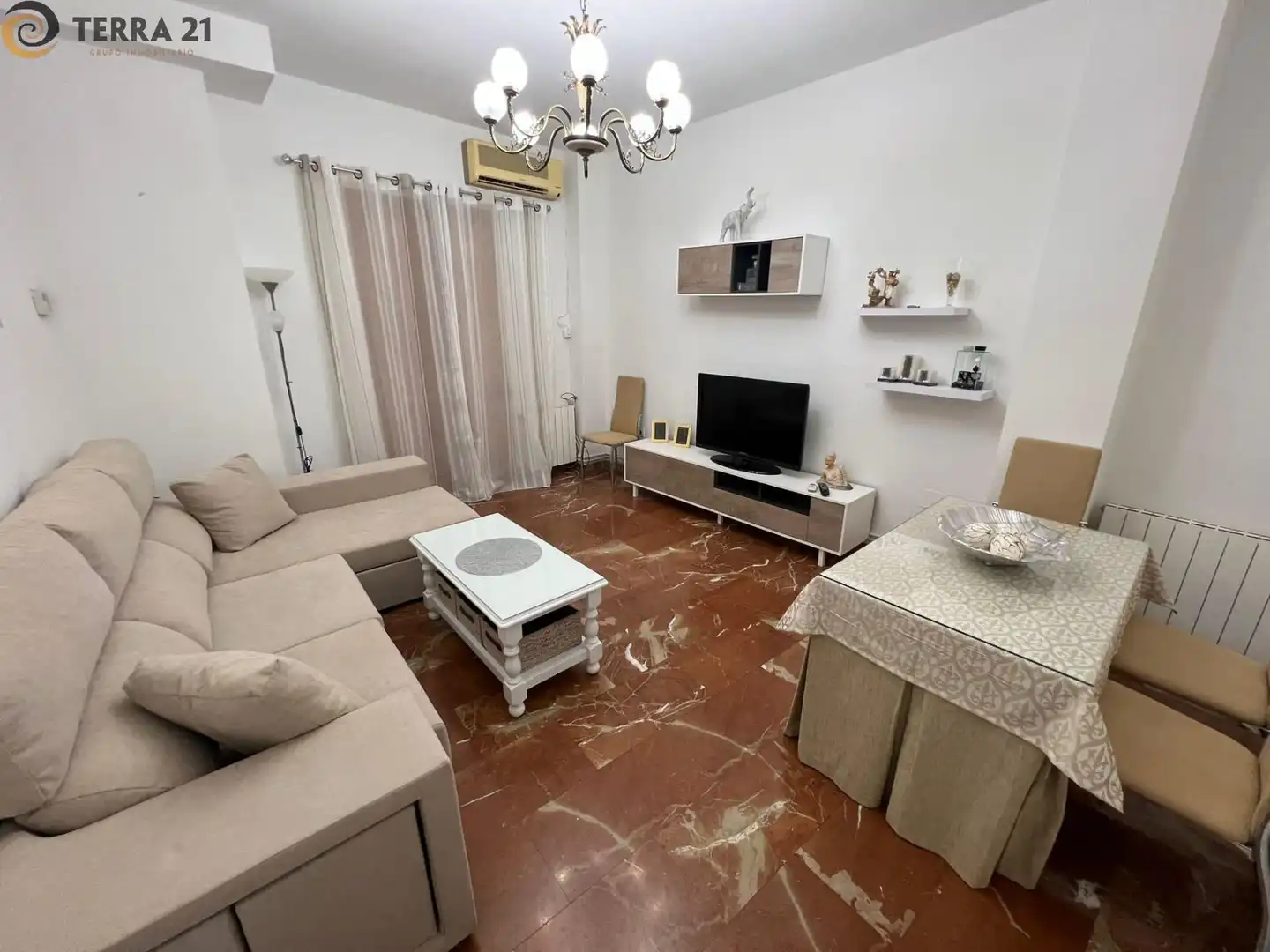 Sala d'estar de Pis de lloguer en Jaén amb Aire condicionat, Moblat i Balcó