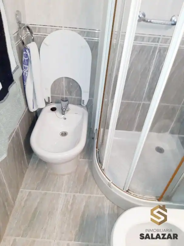 Baño de Piso de alquiler en Bilbao  con Calefacción, Terraza y Balcón