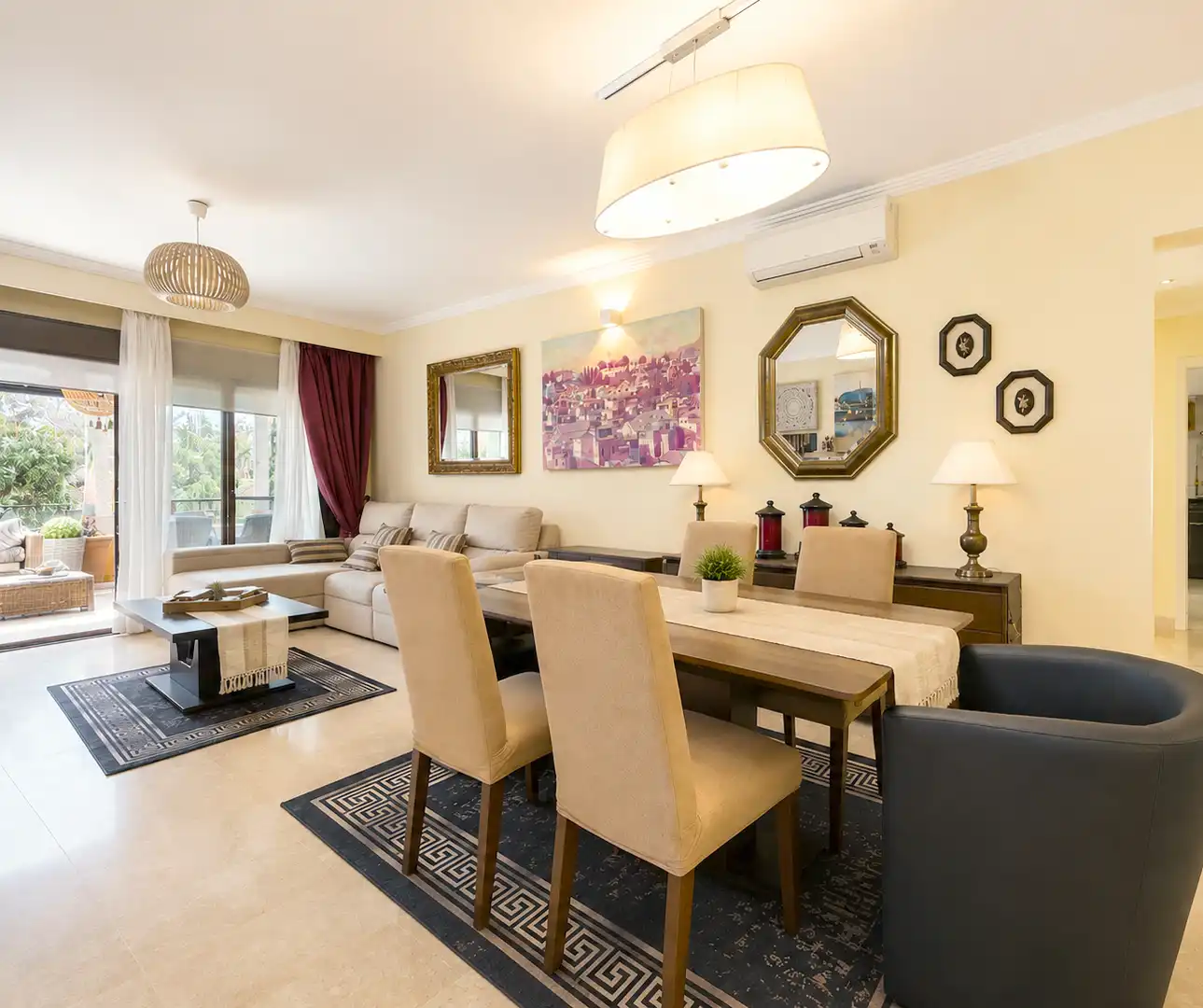 Menjador de Apartament en venda en Estepona amb Aire condicionat, Terrassa i Piscina