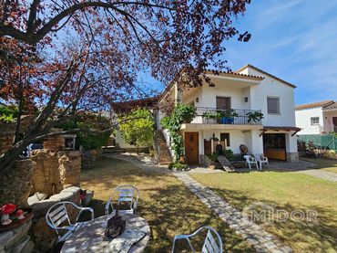 Chalet con balcón en venta en Carrer del Montclar 5