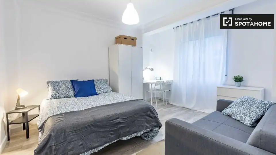 Bedroom of Flat for rent in Valencia  with Air Conditioner, Heating and Furnished
