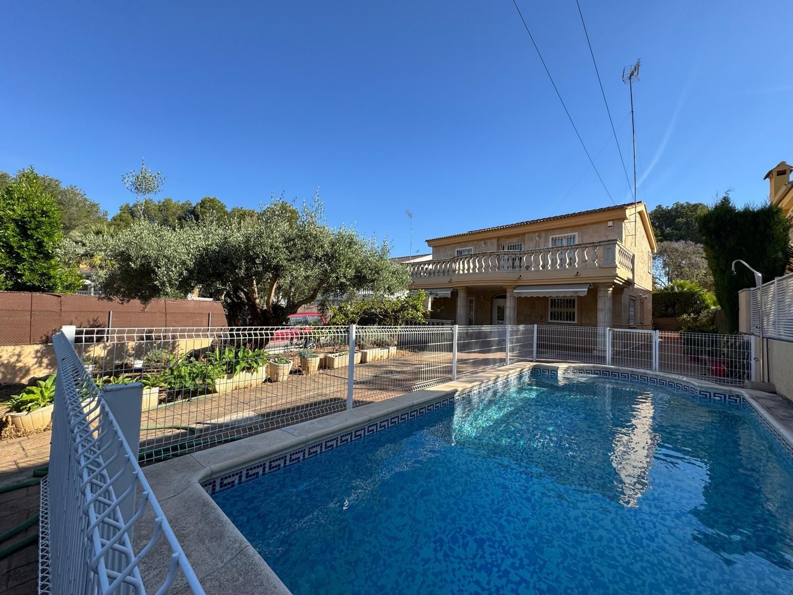 Piscina de Casa o chalet en venta en Paterna con Aire acondicionado, Calefacción y Jardín privado