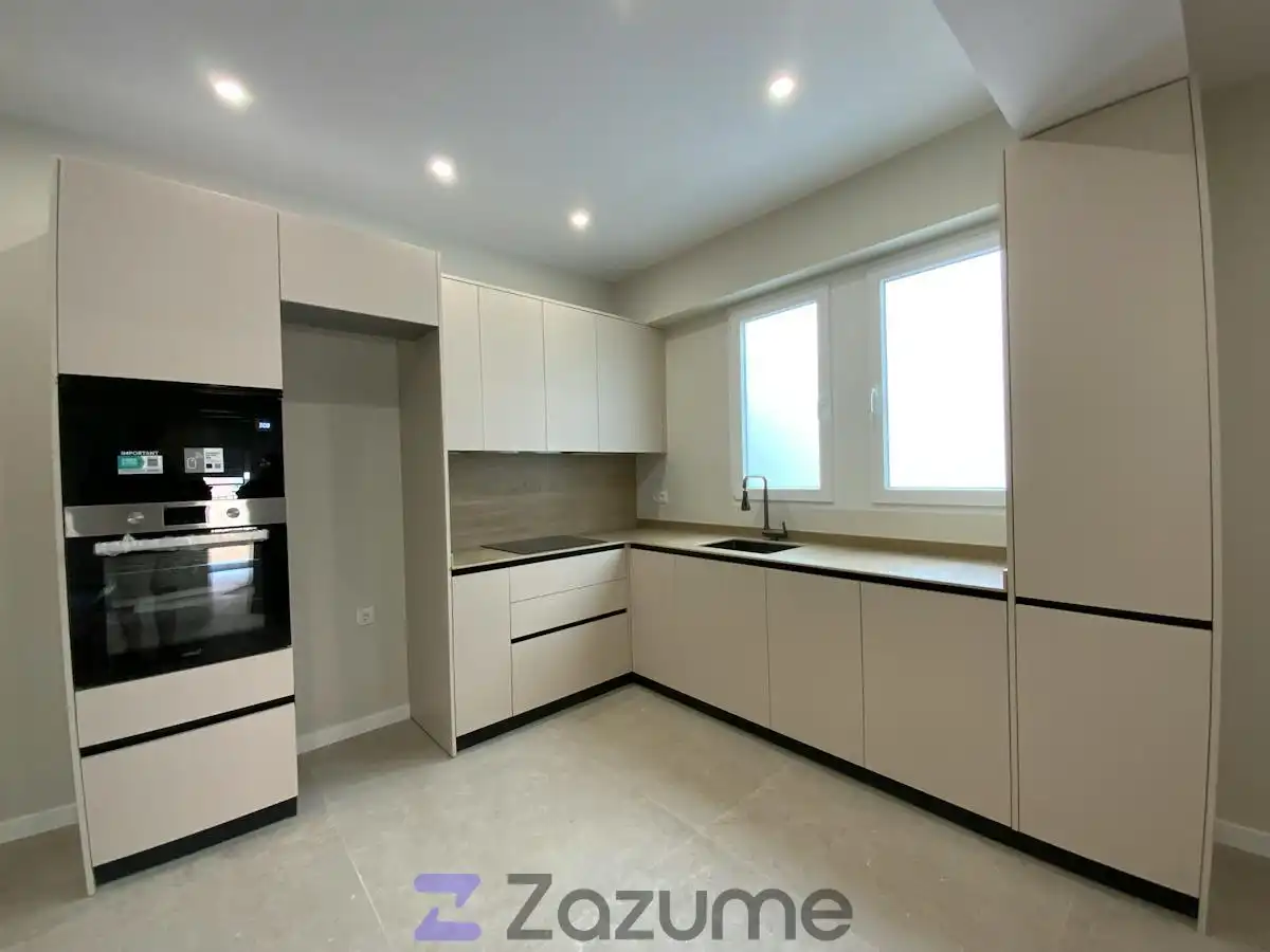 Flat with terrace to rent in Carrer de Pere Aleixandre