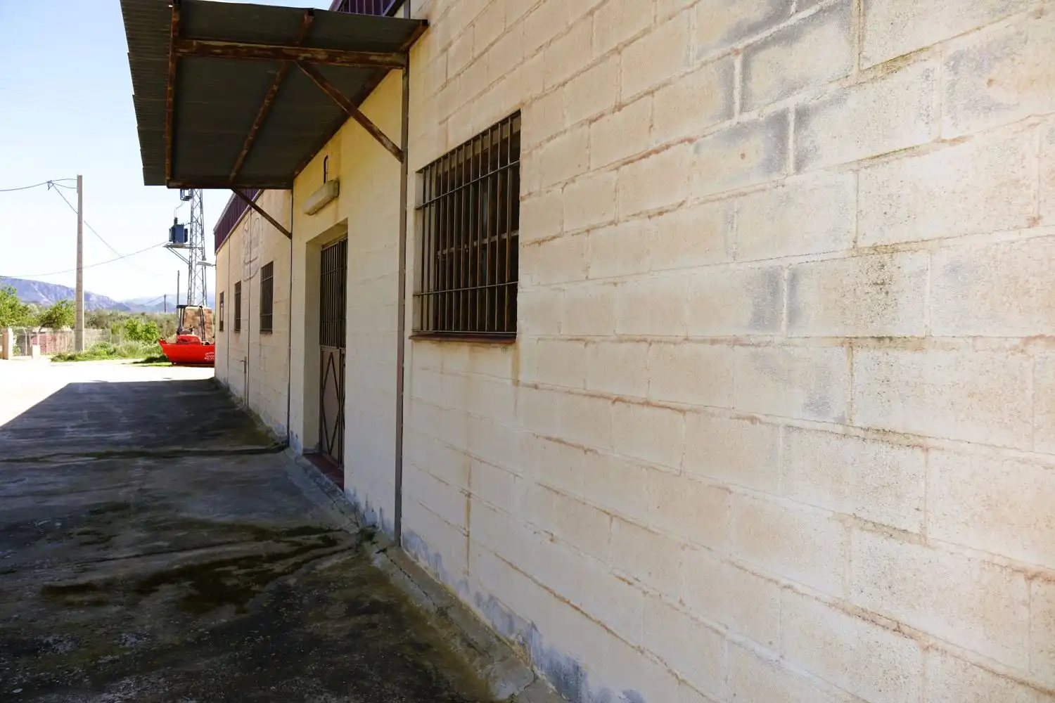 Vista exterior de Nave industrial en venta en Órgiva