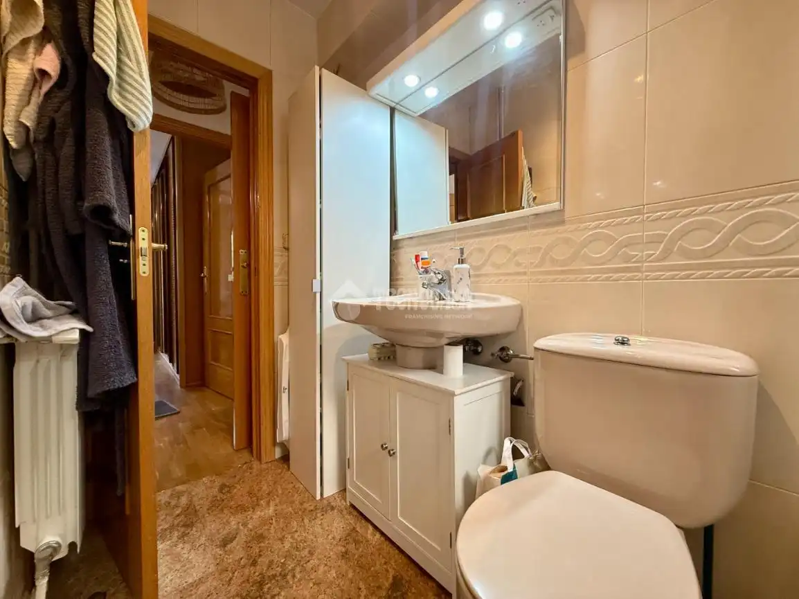 Badezimmer von Wohnung zum Verkauf in Madrid mit Klimaanlage, Heizung und Parkett