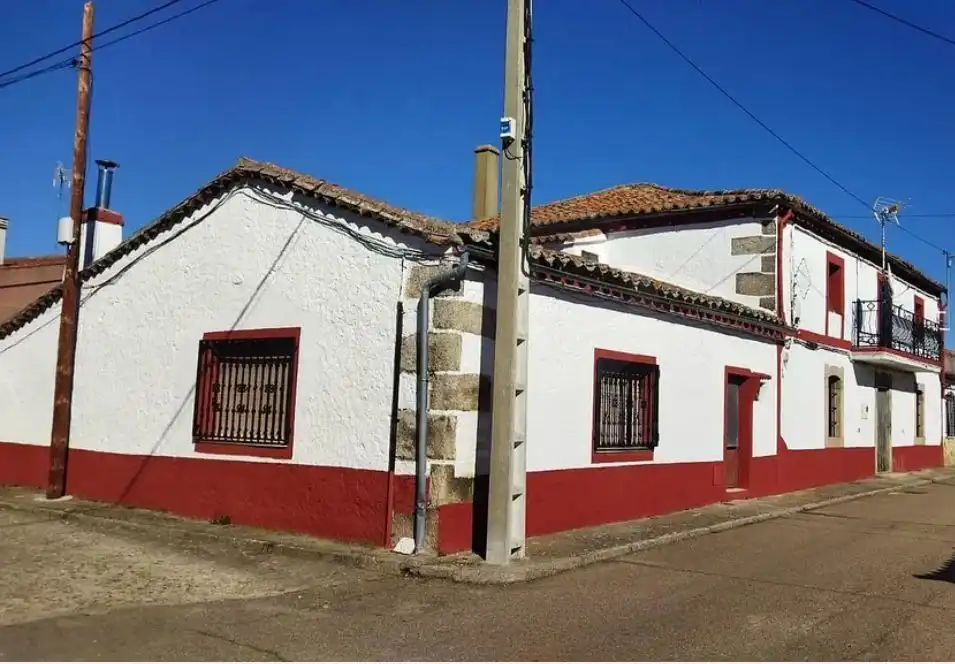 Vista exterior de Finca rústica en venda en Buenamadre amb Calefacció i Terrassa