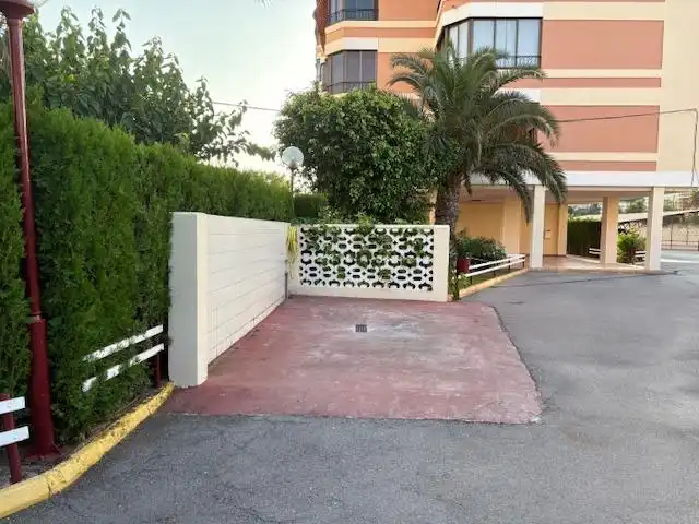 Parkplatz von Wohnungen zur Miete in Benicasim / Benicàssim mit Privatgarten, Terrasse und Gemeinschaftspool