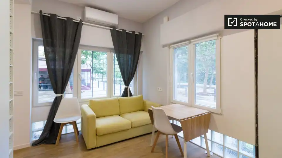 Wohnzimmer von Wohnung zur Miete in Barcelona mit Klimaanlage, Heizung und Möbliert