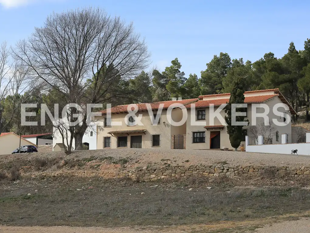 Vista exterior de Finca rústica en venda en Ayora amb Calefacció, Jardí privat i Terrassa