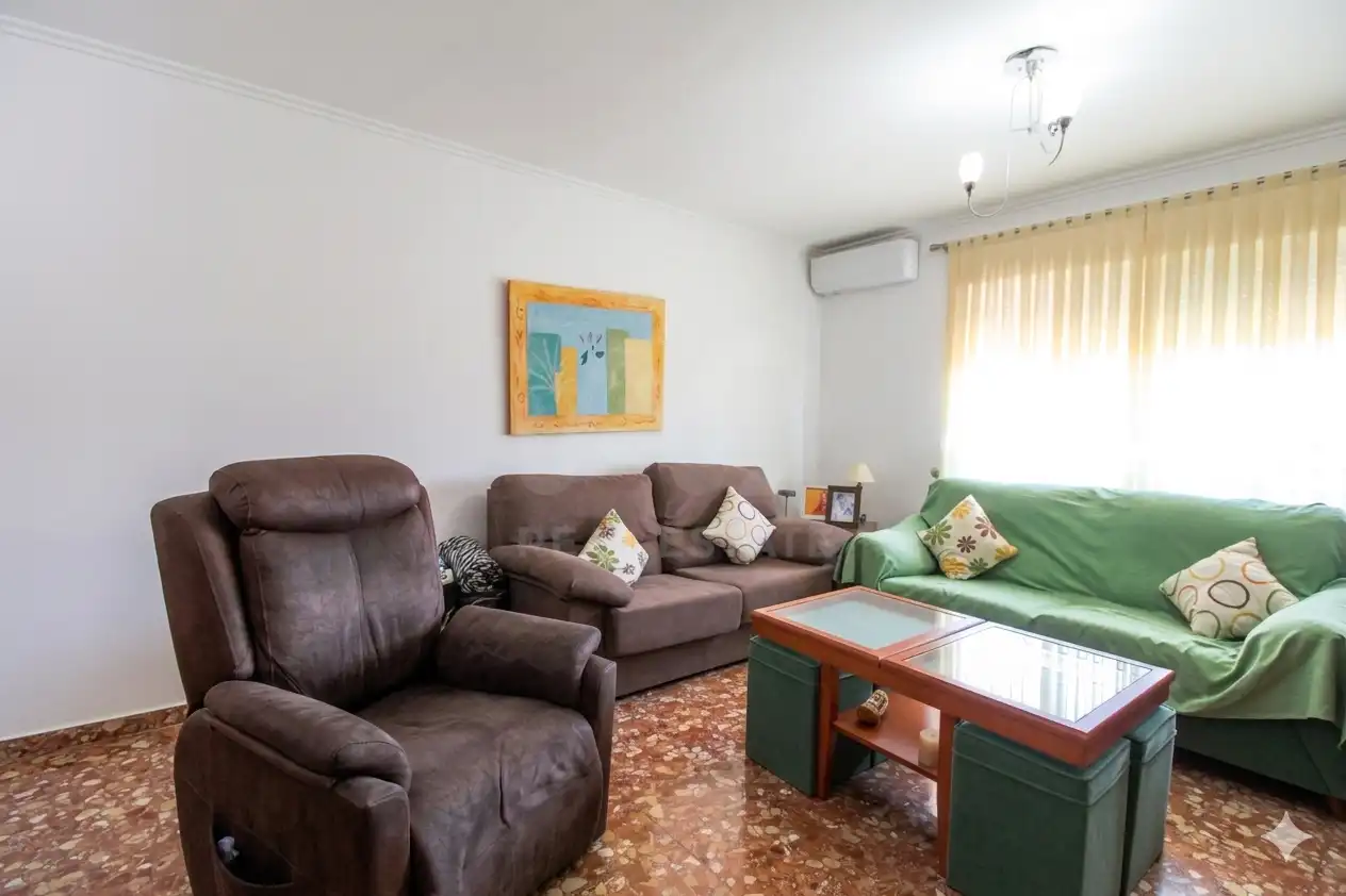 Sala d'estar de Pis en venda en Oliva amb Aire condicionat i Calefacció