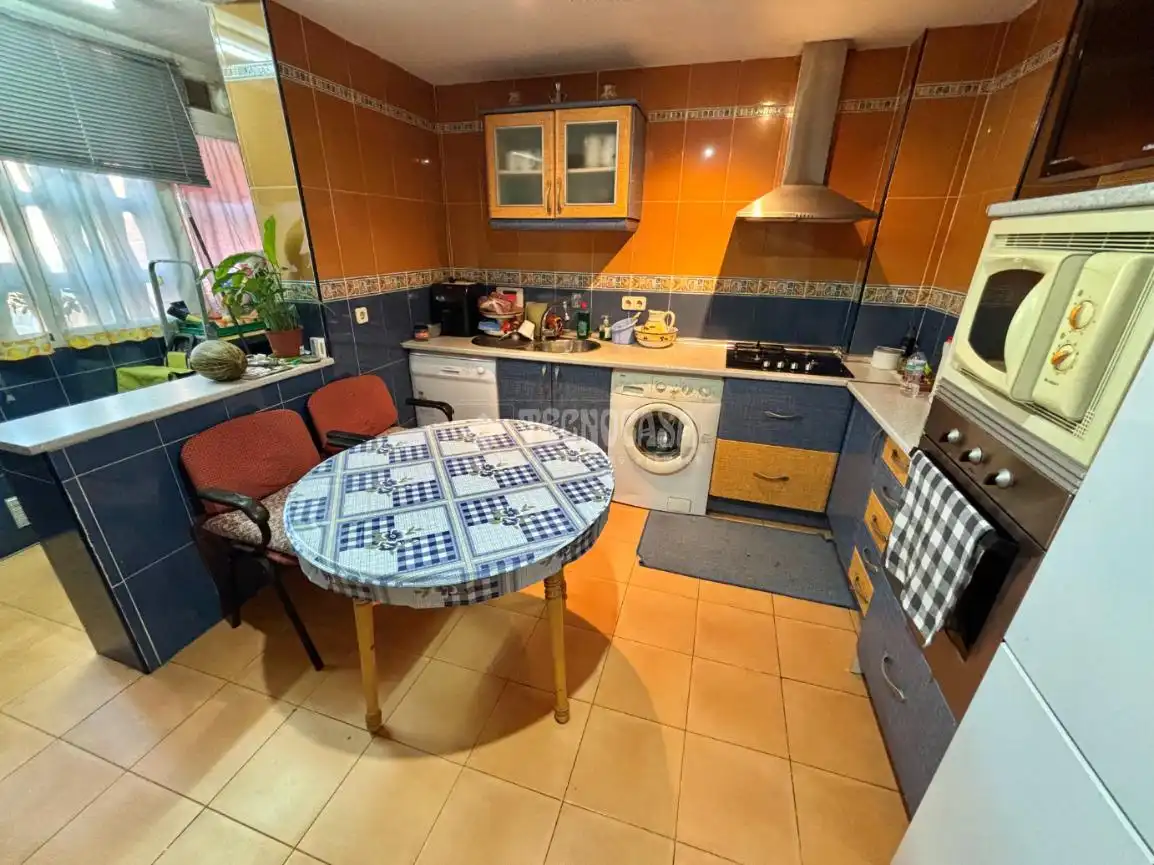 Küche von Wohnung zum Verkauf in Meco mit Heizung und Terrasse