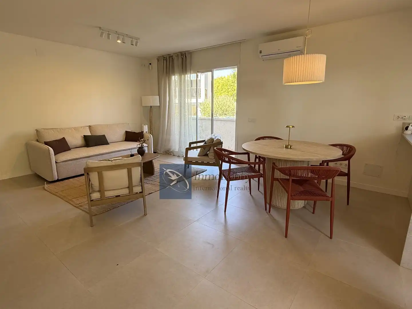 Sala d'estar de Apartament de lloguer en Castell d'Aro, Platja d'Aro i s'Agaró amb Aire condicionat, Calefacció i Terrassa