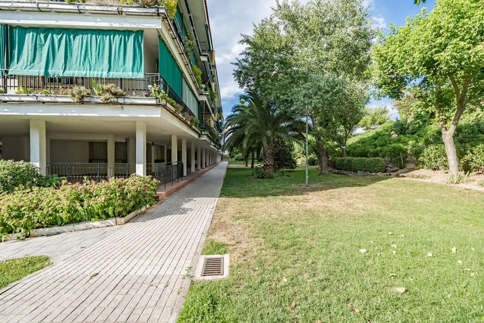 Vista exterior de Piso en venta en Móstoles con Calefacción, Jardín privado y Terraza
