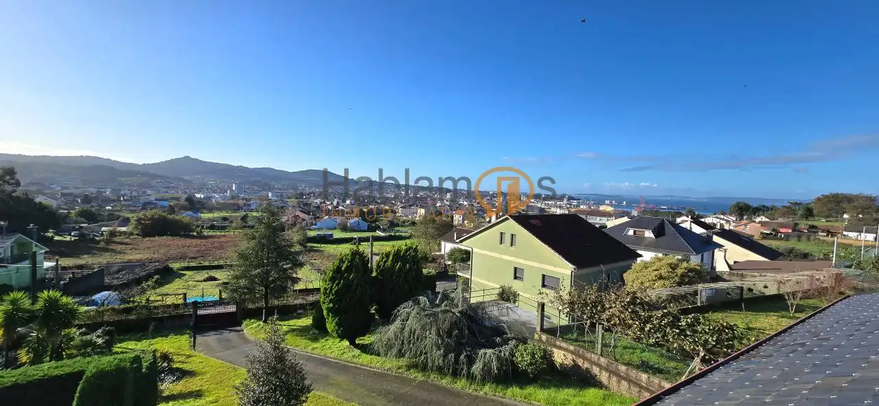 Vista exterior de Casa o xalet en venda en Vilagarcía de Arousa amb Calefacció, Jardí privat i Terrassa