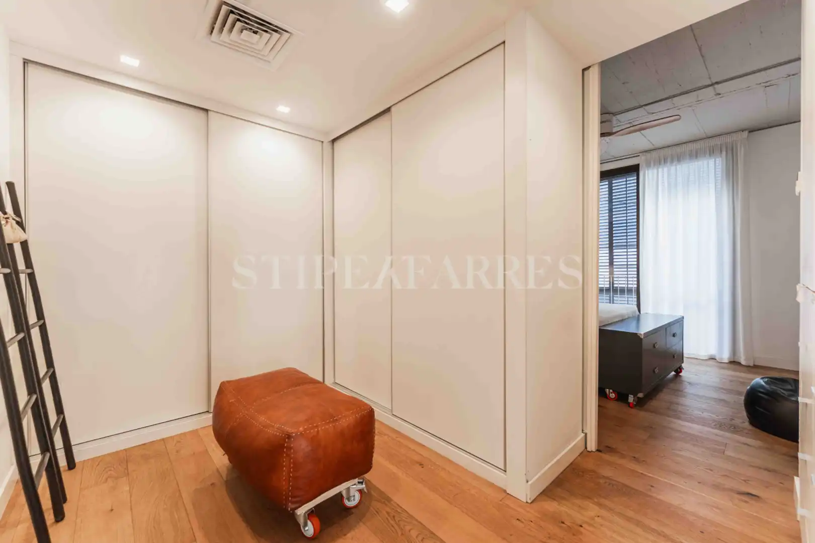Habitación de Casa adosada en venta en Barcelona con Aire acondicionado, Calefacción y Jardín privado
