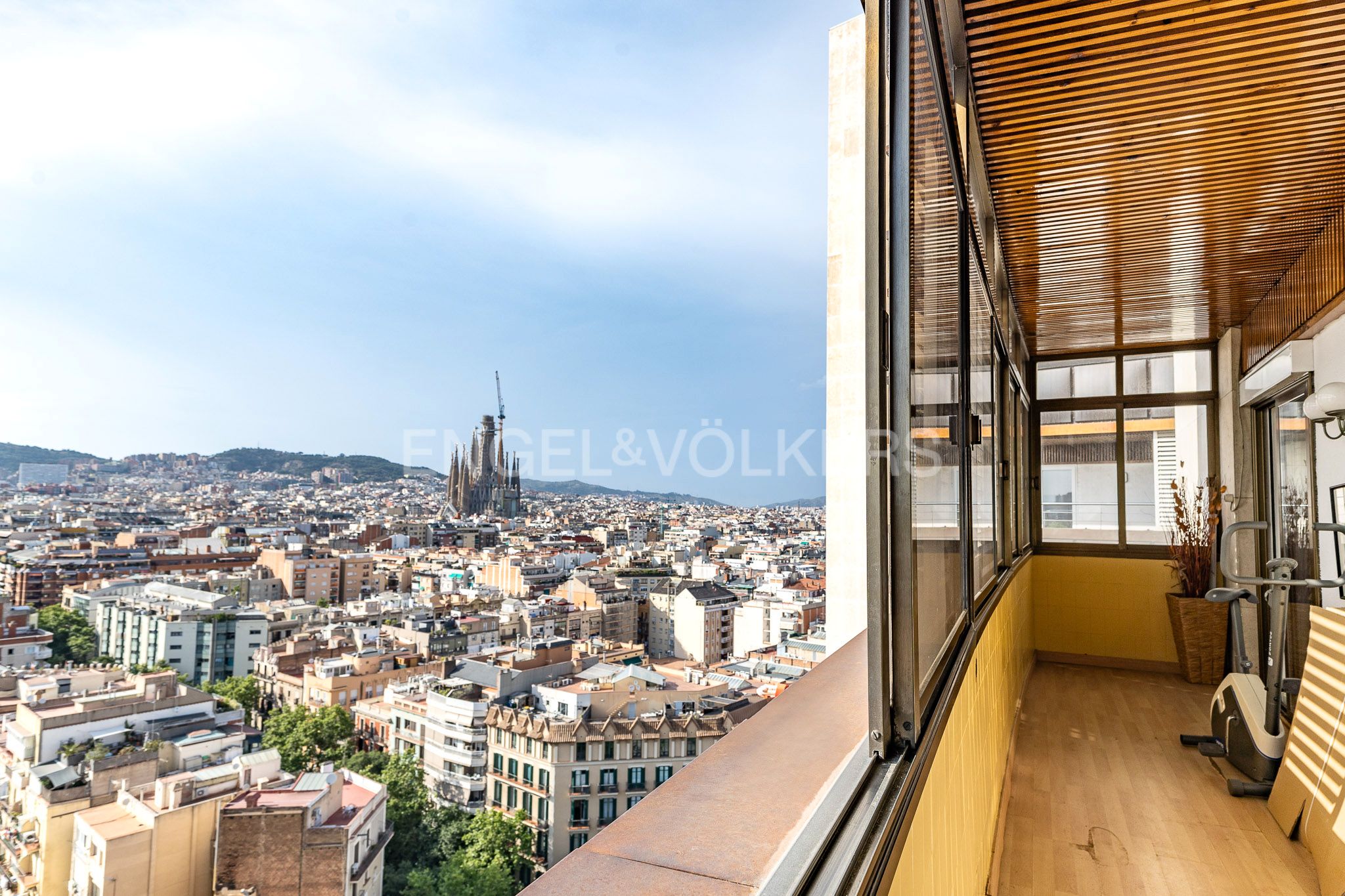 Exterior view of Attic for sale in  Barcelona Capital  with Air Conditioner, Heating and Parquet flooring