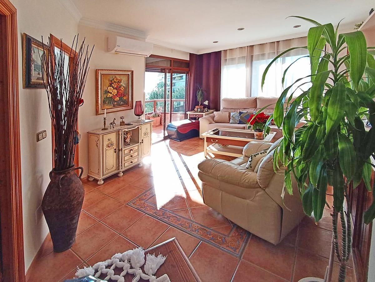 Sala de estar de Piso en venta en Torremolinos con Calefacción, Jardín privado y Terraza