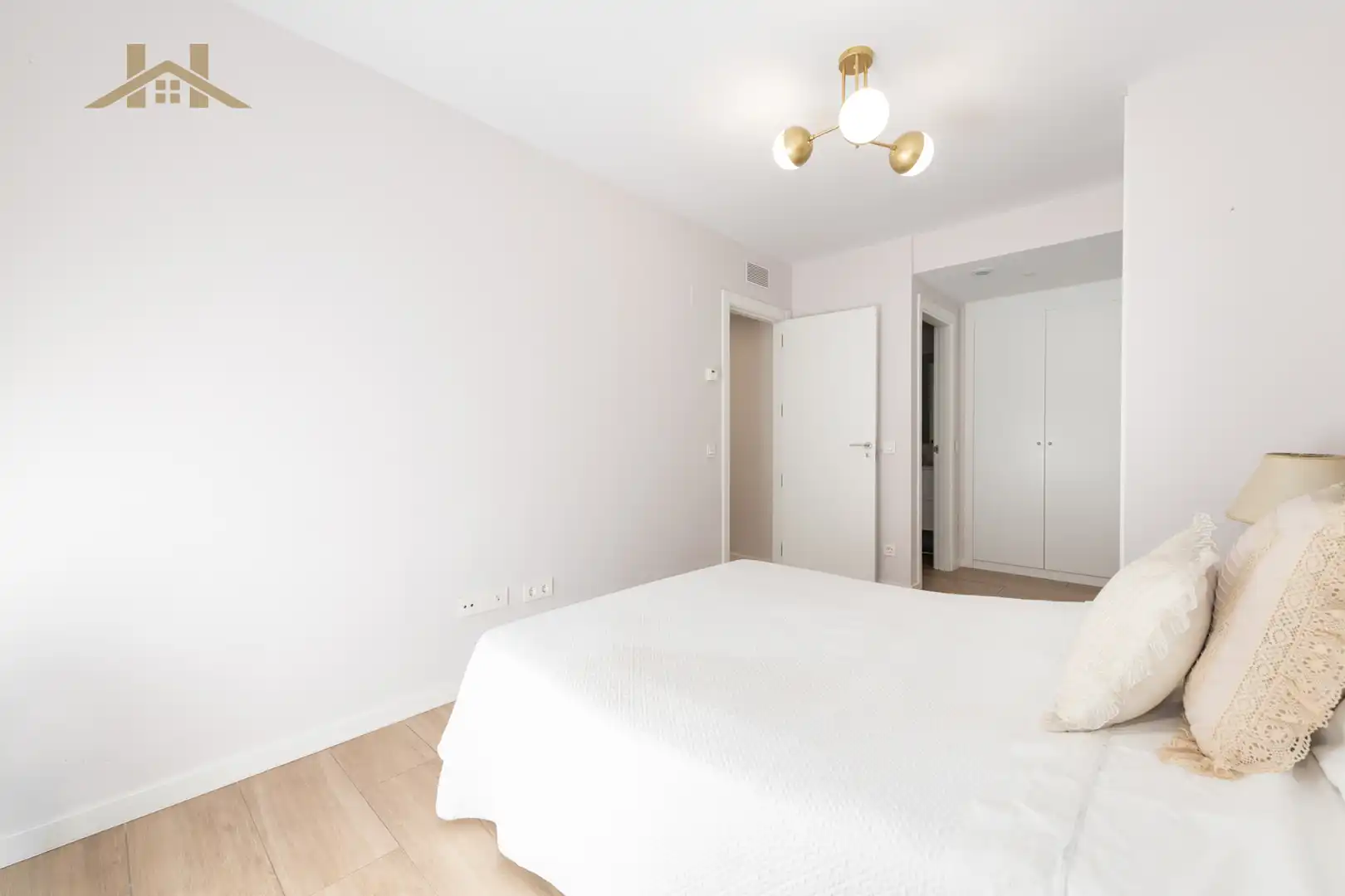 Bedroom of Flat for sale in Boadilla del Monte  with Parquet flooring, Terrace and Oven
