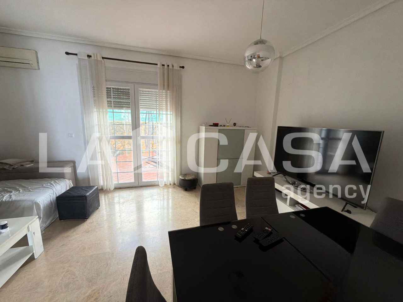 Casa adosada en venda en Montequinto amb Aire condicionat