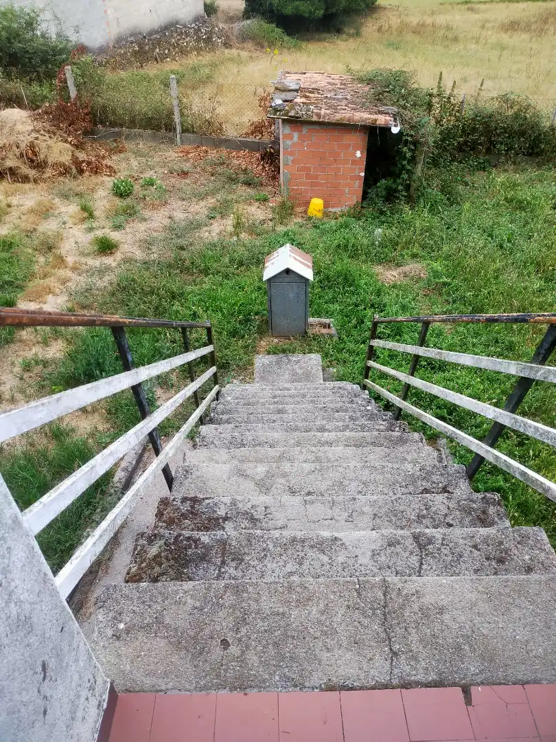 Adossat amb jardí en venda a Barrio Currelos 40, imagen 39