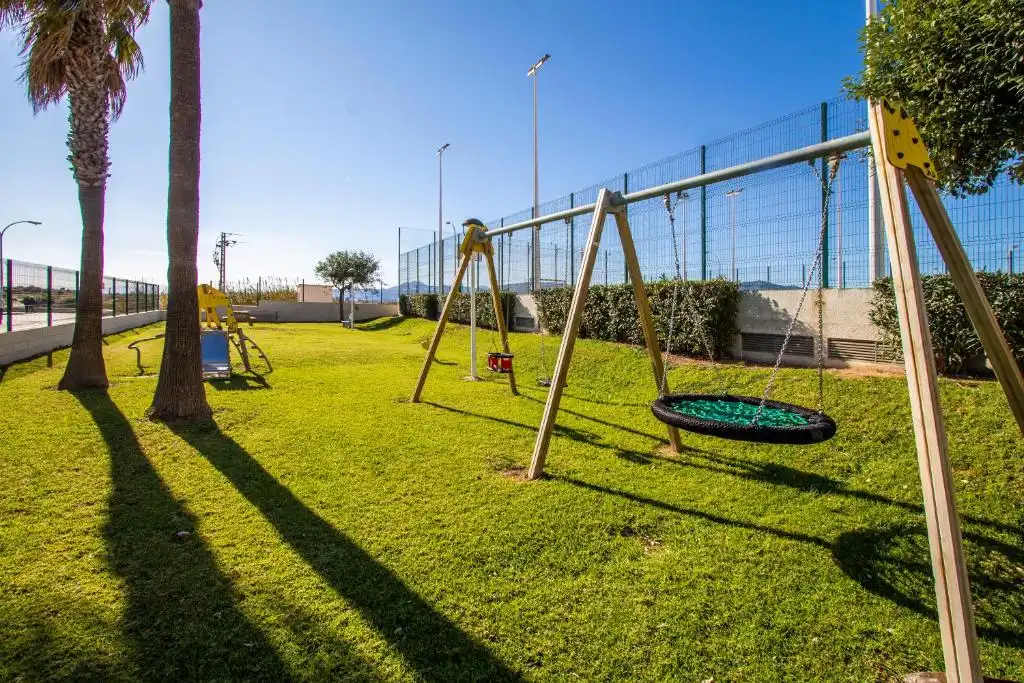 Aparcament de Apartament de lloguer en Cullera amb Aire condicionat, Terrassa i Moblat