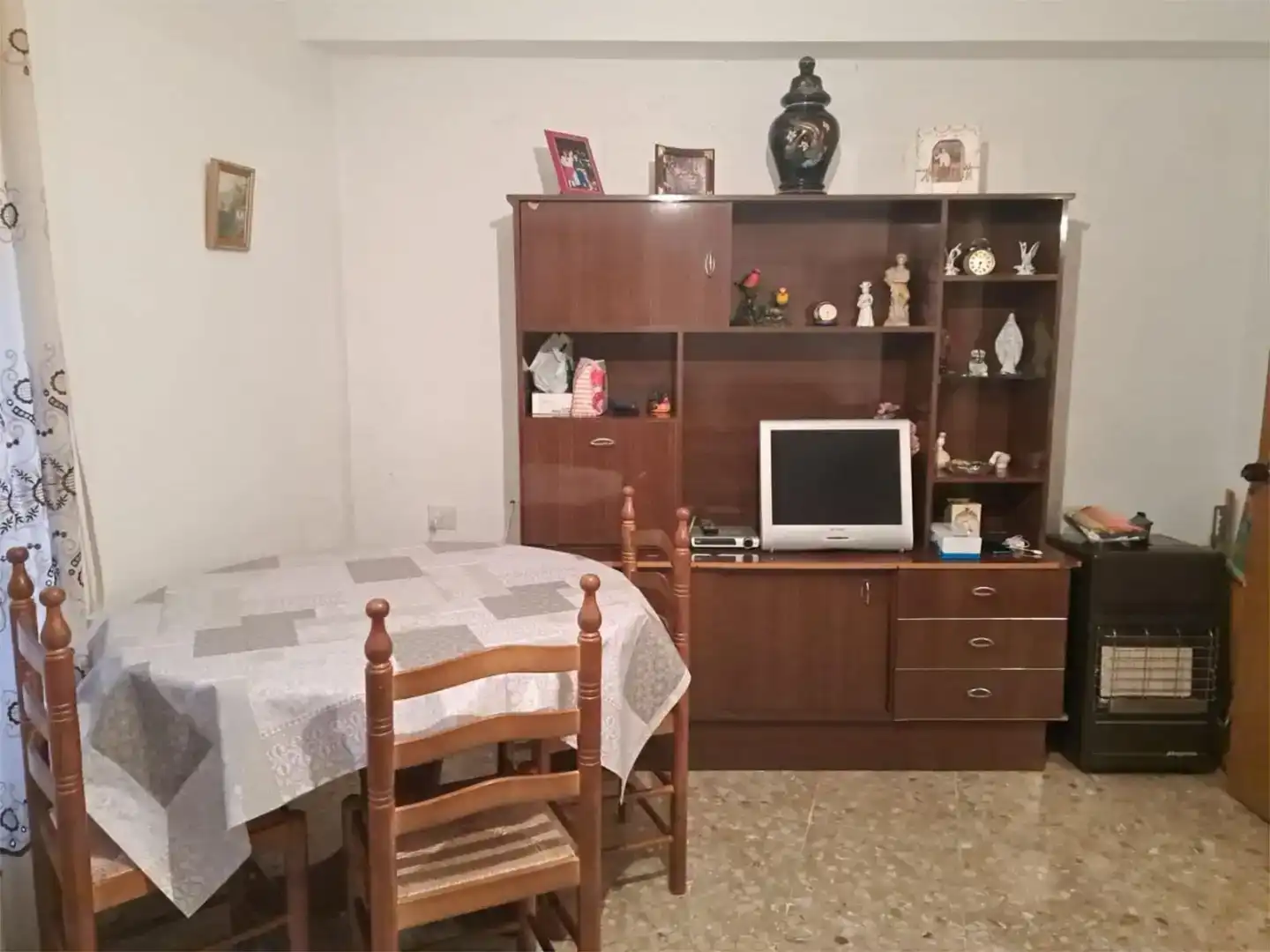 Sala d'estar de Casa adosada en venda en Castril amb Traster, Moblat i Balcó