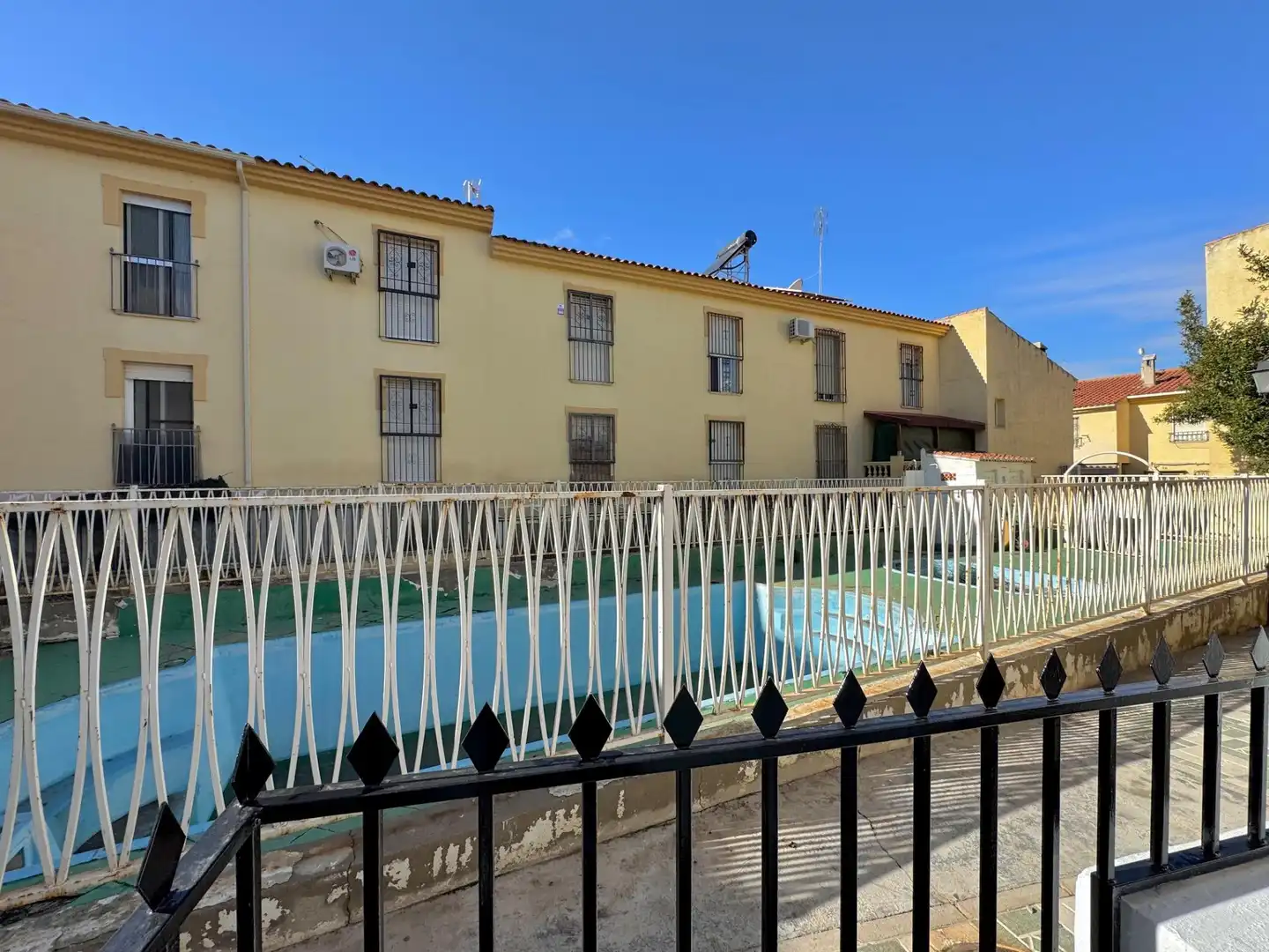 Vista exterior de Casa adosada en venda en Pulianas amb Traster, Balcó i Piscina comunitària
